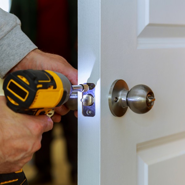 Fast and reliable locksmith services in Charleston for residential, commercial, and emergency needs